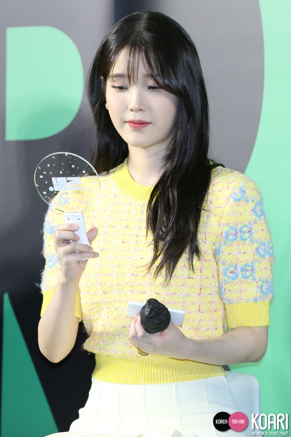 IU