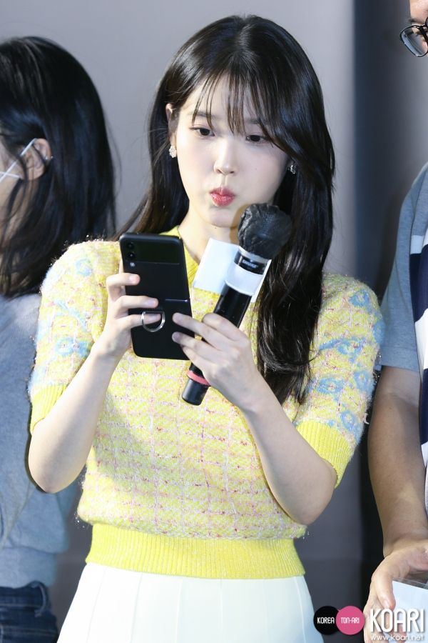 IU