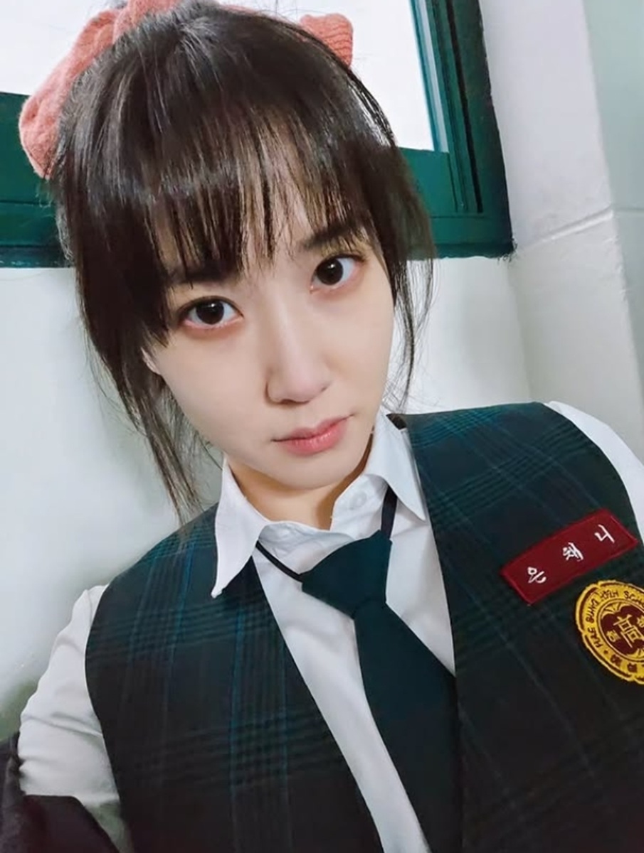 パク・ウンビン制服姿2